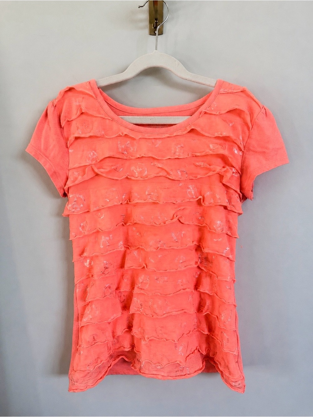 SO Girls Size 12 Coral Ruffle Peace Sign Metallic Y2K Short Sleeve Top